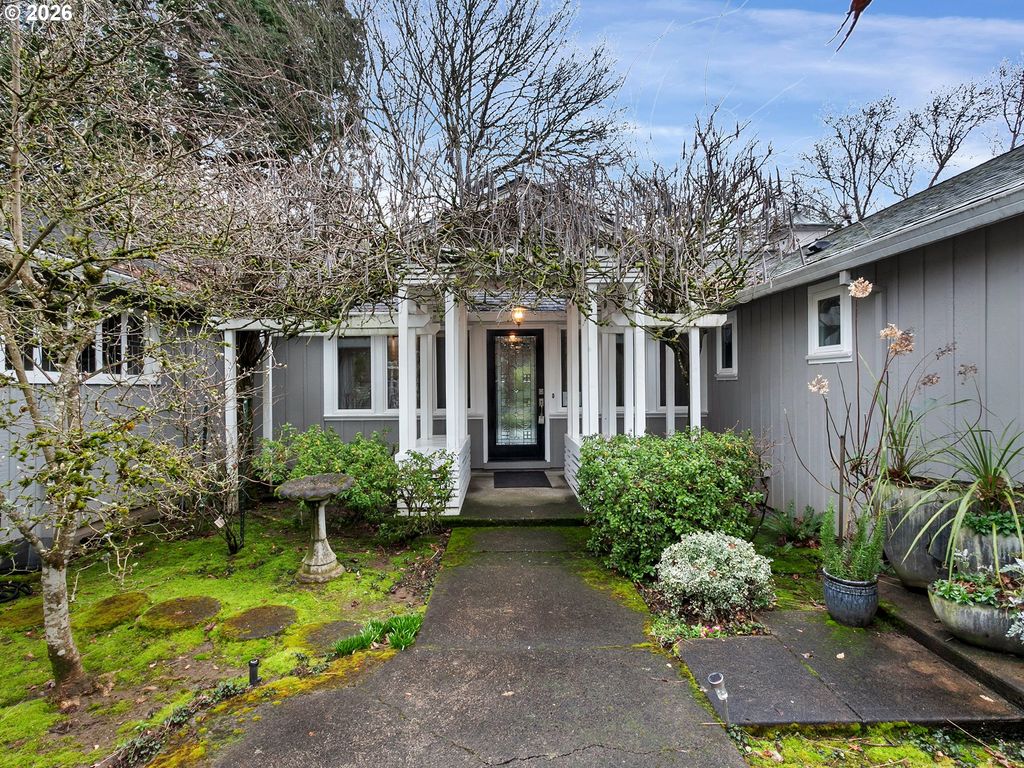 11940 Sw FAIRCREST St, Portland, OR 97225