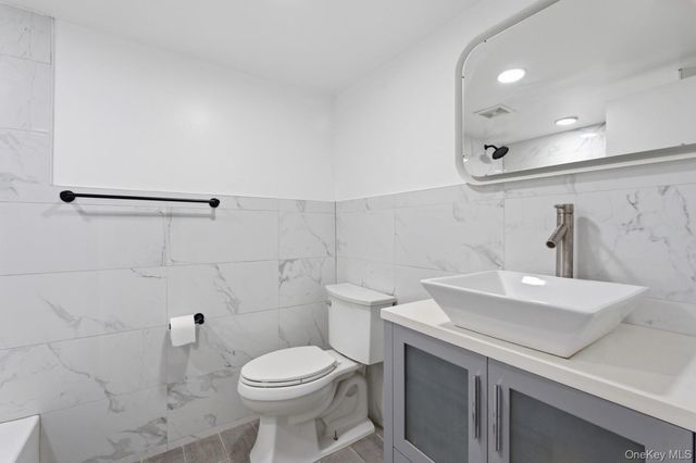 6089 54th Street, Maspeth, NY 11378