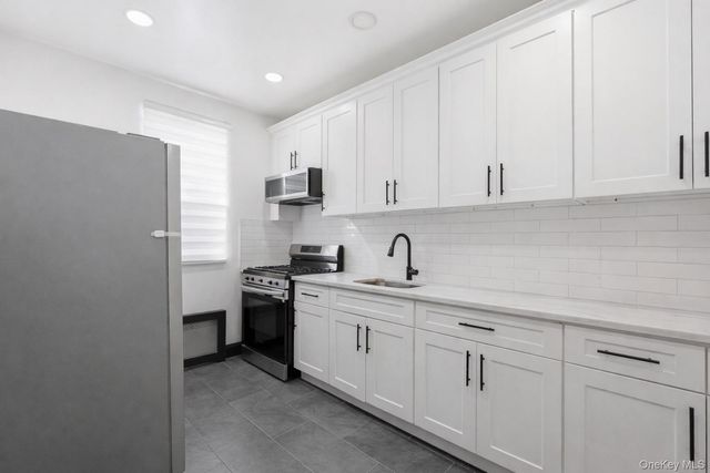 6089 54th Street, Maspeth, NY 11378