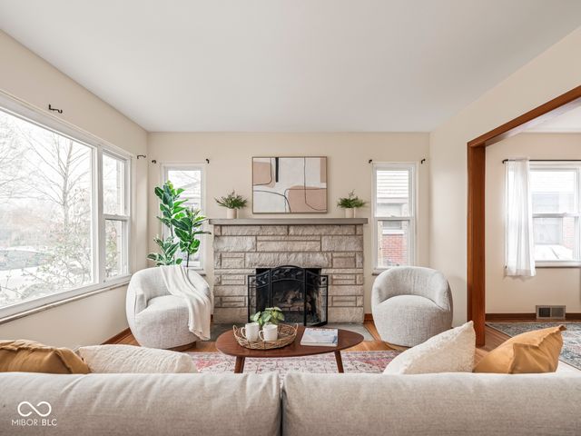 1139 N Hawthorne Lane, Indianapolis, IN 46219