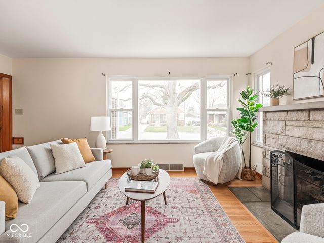 1139 N Hawthorne Lane, Indianapolis, IN 46219