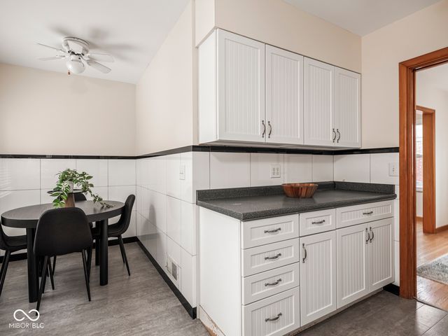 1139 N Hawthorne Lane, Indianapolis, IN 46219