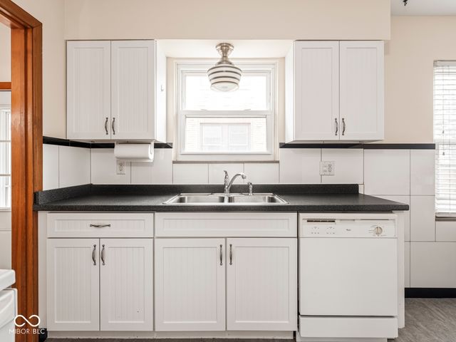 1139 N Hawthorne Lane, Indianapolis, IN 46219