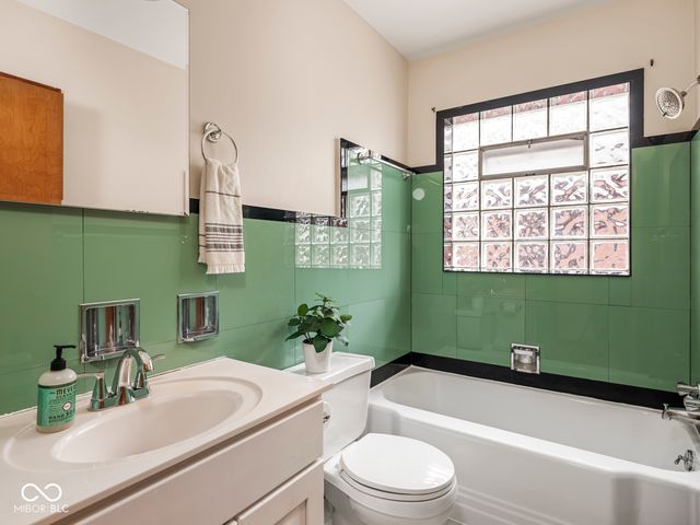 1139 N Hawthorne Lane, Indianapolis, IN 46219