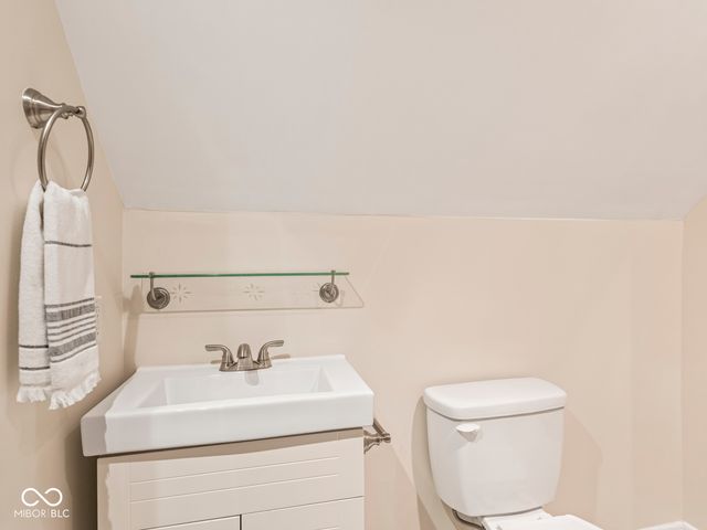 1139 N Hawthorne Lane, Indianapolis, IN 46219