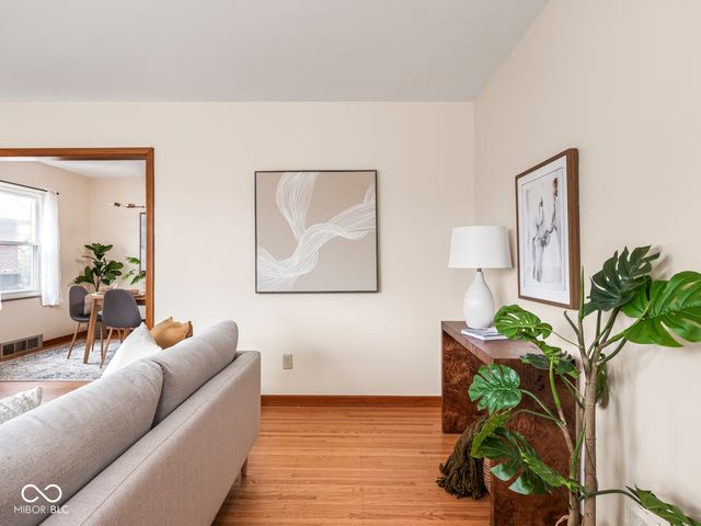 1139 N Hawthorne Lane, Indianapolis, IN 46219