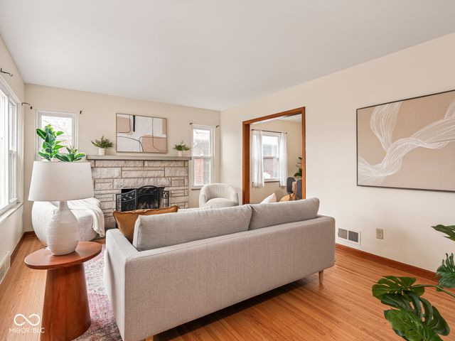 1139 N Hawthorne Lane, Indianapolis, IN 46219