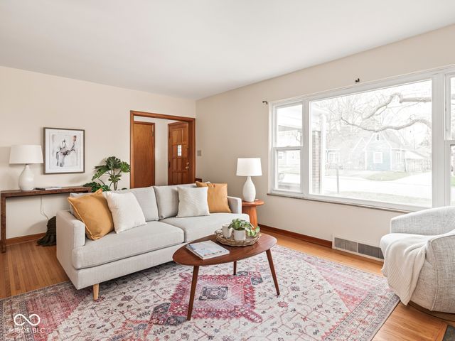 1139 N Hawthorne Lane, Indianapolis, IN 46219