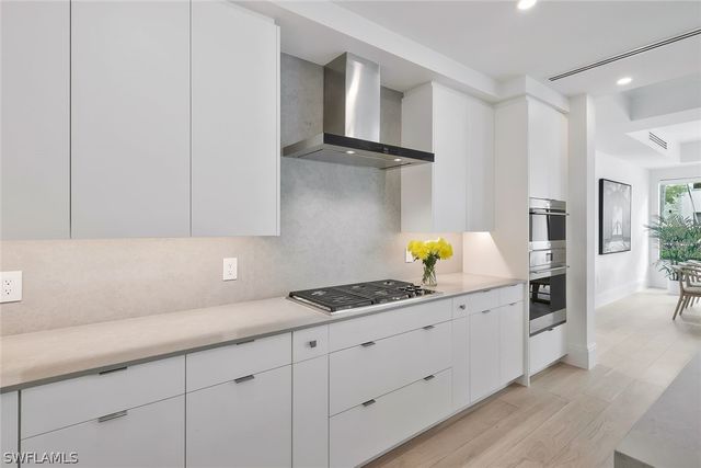 1130 3rd AVE S 105, Naples, FL 34102