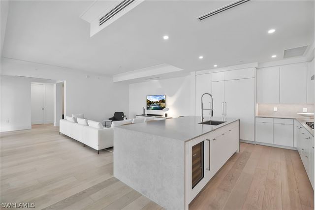 1130 3rd AVE S 105, Naples, FL 34102