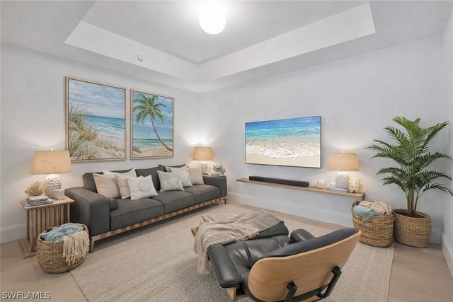 1130 3rd AVE S 105, Naples, FL 34102