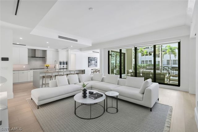 1130 3rd AVE S 105, Naples, FL 34102