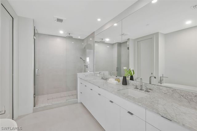 1130 3rd AVE S 105, Naples, FL 34102