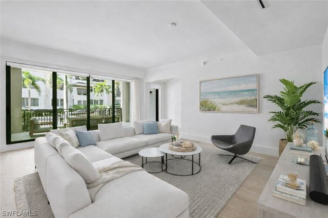 1130 3rd AVE S 105, Naples, FL 34102