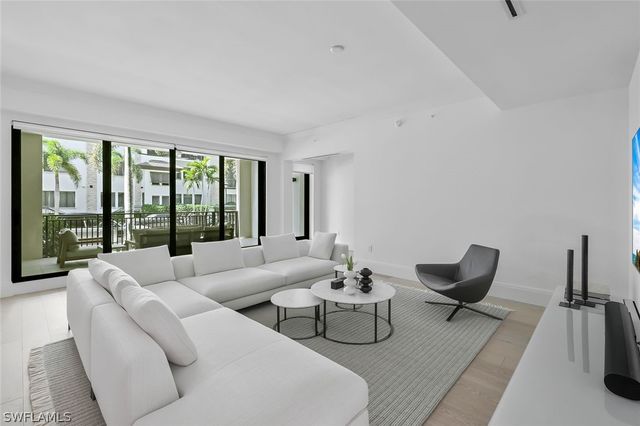 1130 3rd AVE S 105, Naples, FL 34102