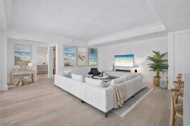 1130 3rd AVE S 105, Naples, FL 34102