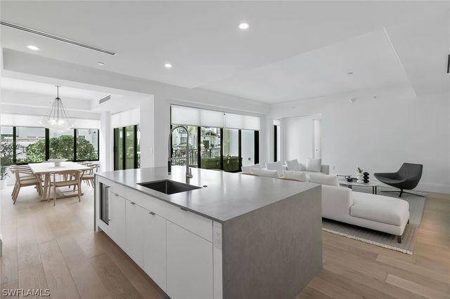 1130 3rd AVE S 105, Naples, FL 34102