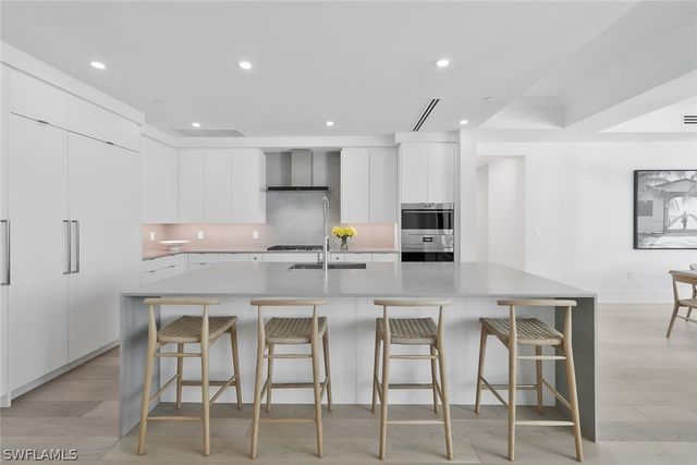 1130 3rd AVE S 105, Naples, FL 34102