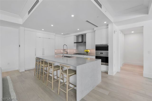 1130 3rd AVE S 105, Naples, FL 34102