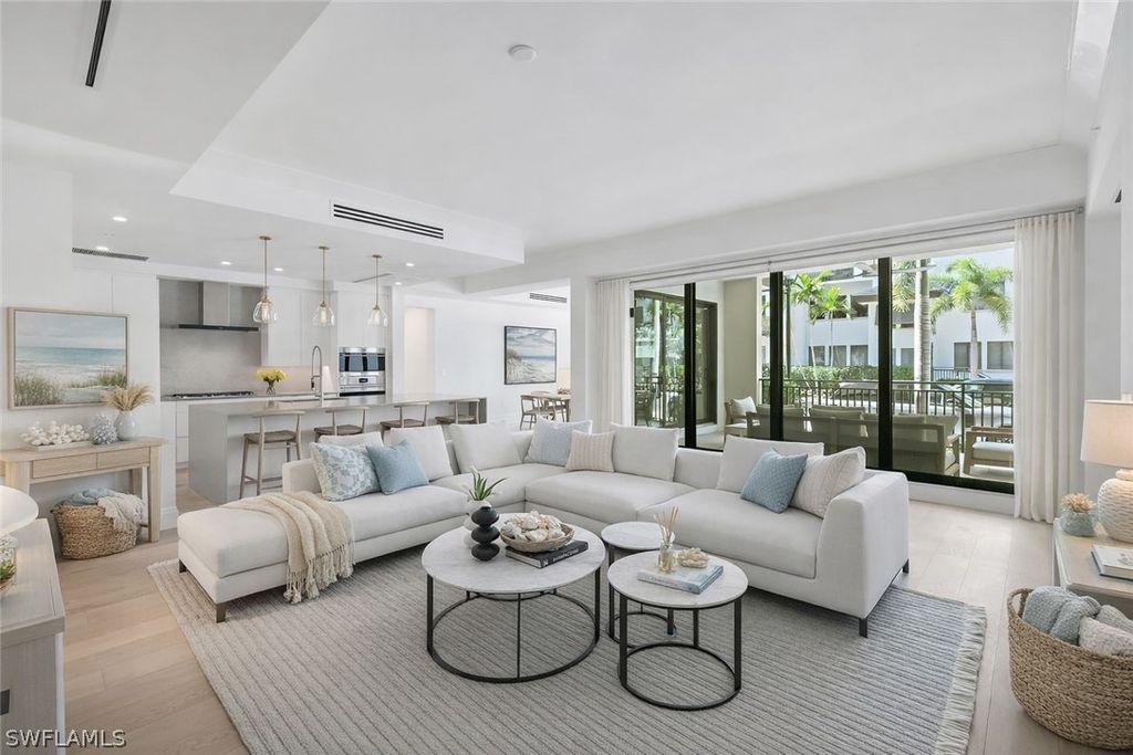 1130 3rd AVE S 105, Naples, FL 34102