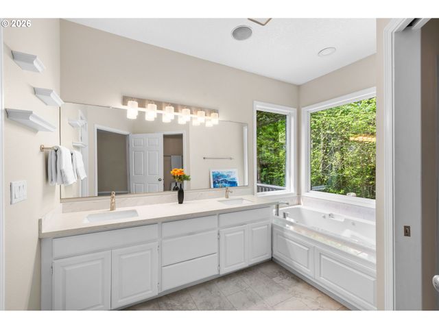 11614 Sw 31ST Ct, Portland, OR 97219