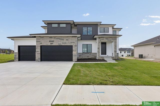 5401 N 196th Avenue, Elkhorn, NE 68022