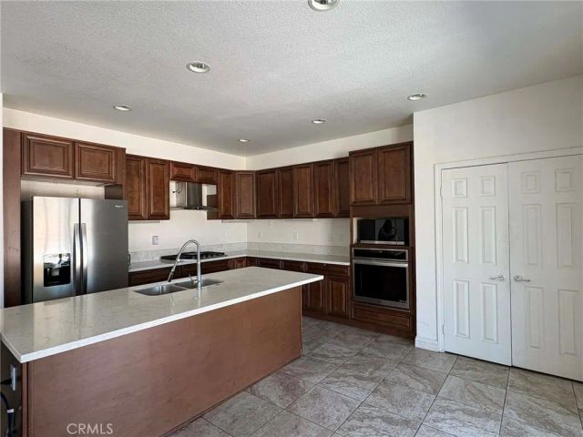 15899 Yosemite Street, Victorville, CA 92394