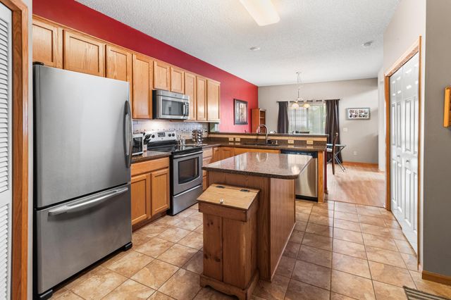 2033 Poppy Drive, Chanhassen, MN 55317