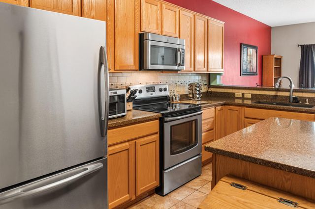 2033 Poppy Drive, Chanhassen, MN 55317