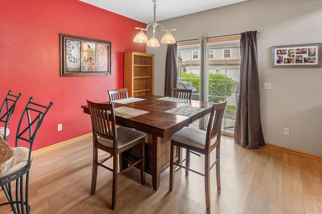 2033 Poppy Drive, Chanhassen, MN 55317