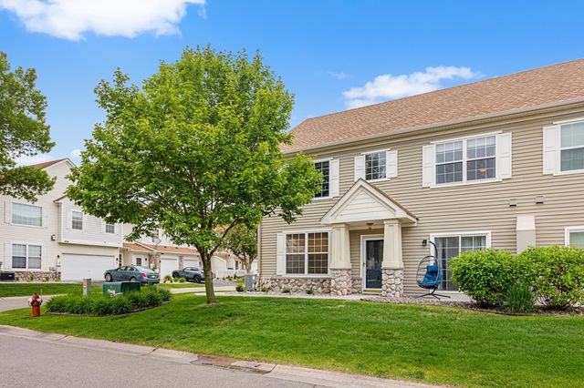 2033 Poppy Drive, Chanhassen, MN 55317