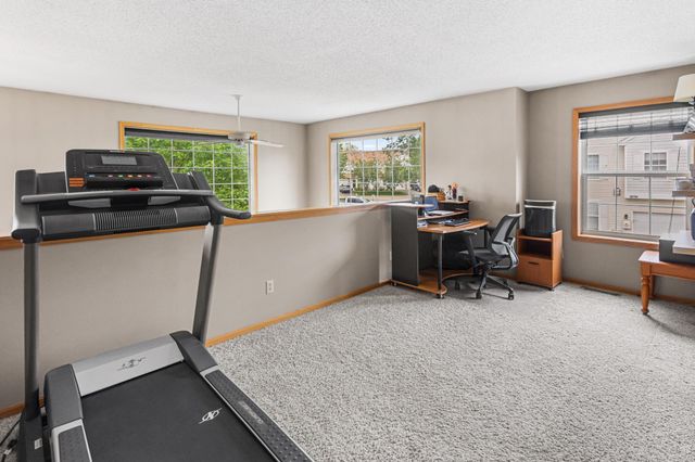 2033 Poppy Drive, Chanhassen, MN 55317