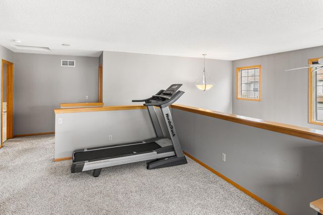 2033 Poppy Drive, Chanhassen, MN 55317