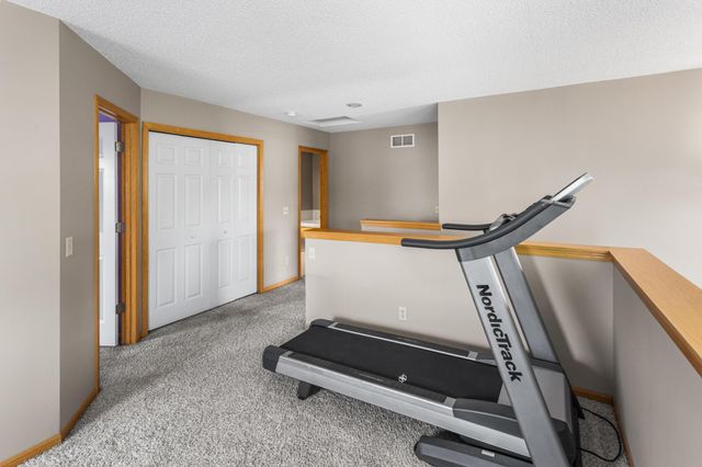 2033 Poppy Drive, Chanhassen, MN 55317