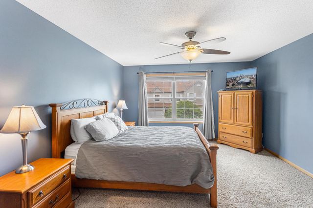 2033 Poppy Drive, Chanhassen, MN 55317