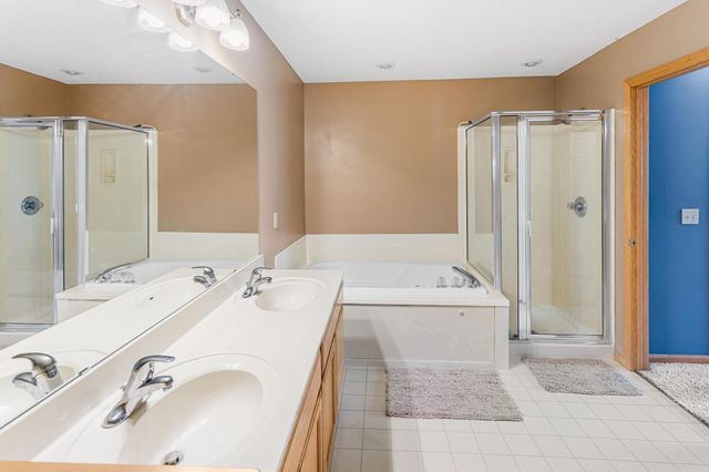 2033 Poppy Drive, Chanhassen, MN 55317