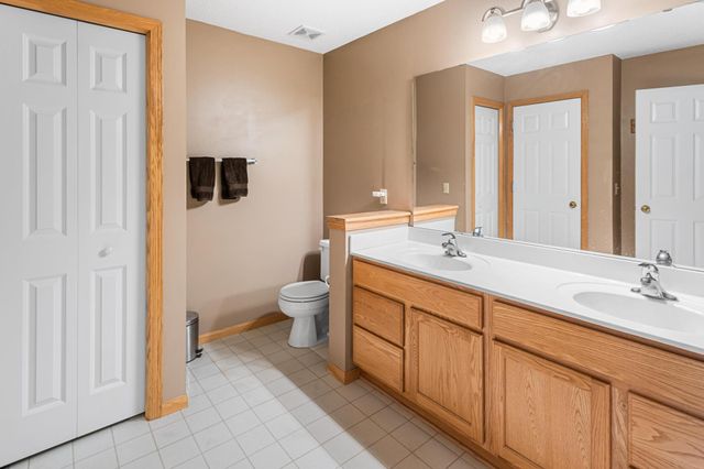 2033 Poppy Drive, Chanhassen, MN 55317