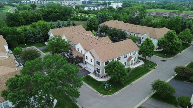 2033 Poppy Drive, Chanhassen, MN 55317