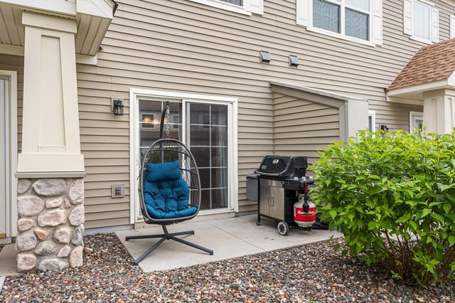 2033 Poppy Drive, Chanhassen, MN 55317