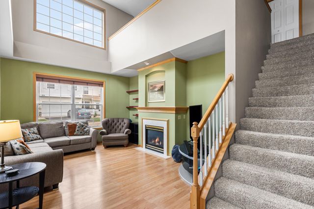 2033 Poppy Drive, Chanhassen, MN 55317