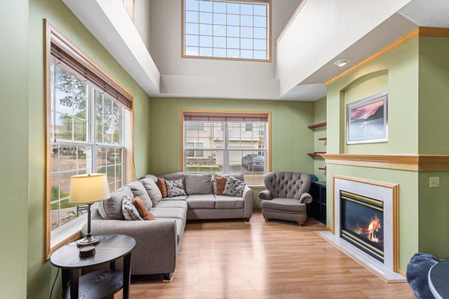 2033 Poppy Drive, Chanhassen, MN 55317
