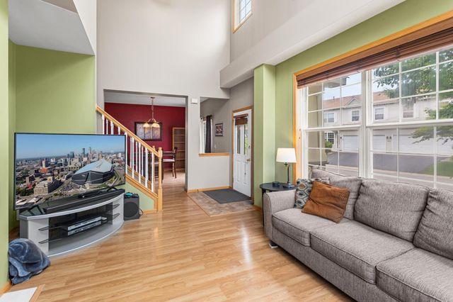 2033 Poppy Drive, Chanhassen, MN 55317