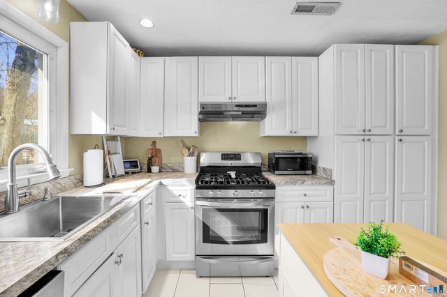 86 Lent Road, Hamden, CT 06517