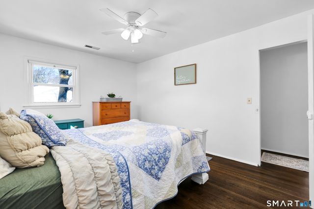 86 Lent Road, Hamden, CT 06517