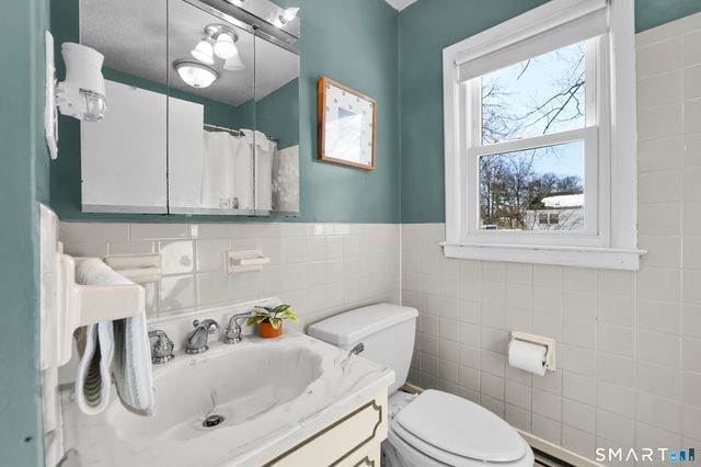 86 Lent Road, Hamden, CT 06517