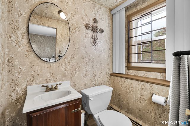 86 Lent Road, Hamden, CT 06517