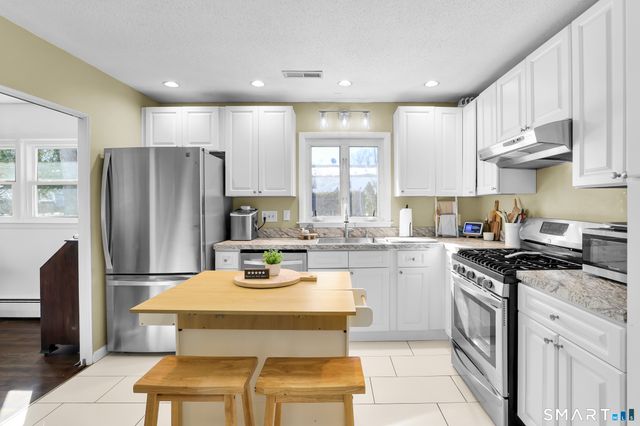 86 Lent Road, Hamden, CT 06517