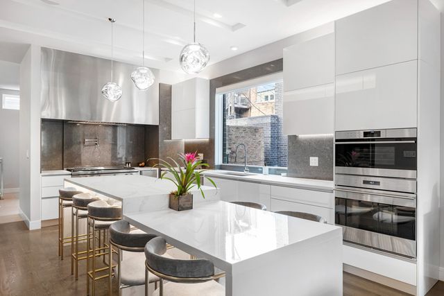 1624 W Pierce Avenue, Chicago, IL 60622