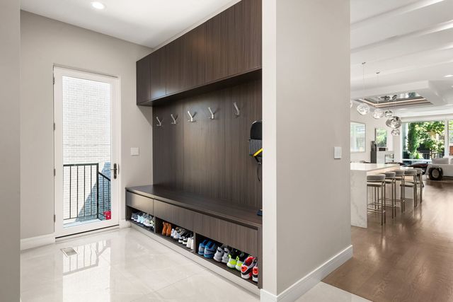 1624 W Pierce Avenue, Chicago, IL 60622