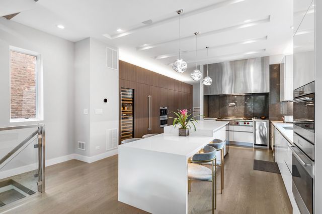 1624 W Pierce Avenue, Chicago, IL 60622
